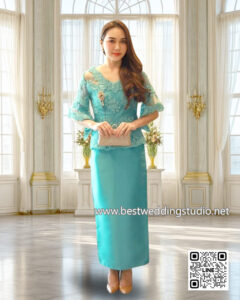 ชุดไปงานแต่งสีฟ้าขนคอนกยูงสำหรับคุณแม่เจ้าสาวสุดหรู